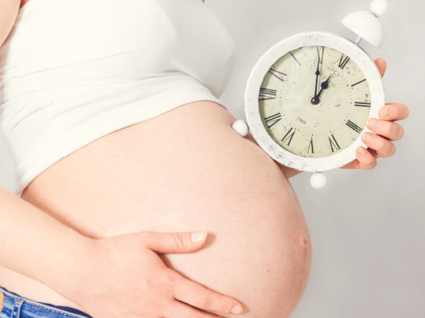 Gestação tardia e os impactos de postergar a maternidade | Dra. Mila Cerqueira