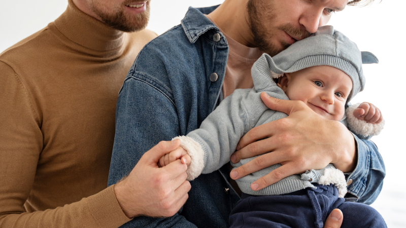 O amor de dois homens pode gerar uma família.